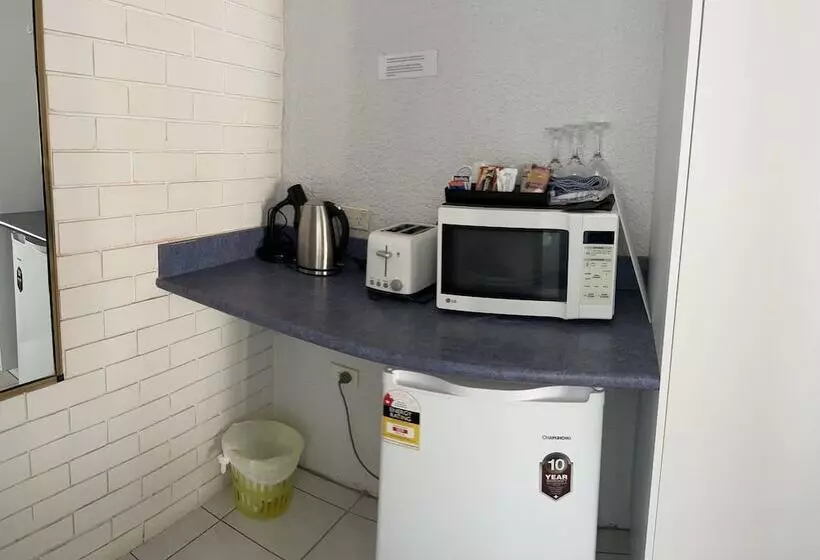 Abajaz Motel Centrally Located Shaded Parking