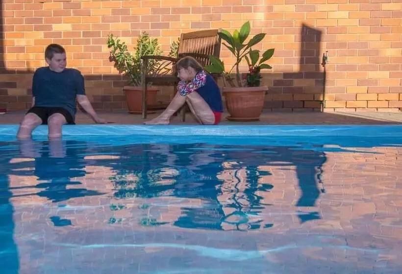 Abajaz Motel Centrally Located Shaded Parking