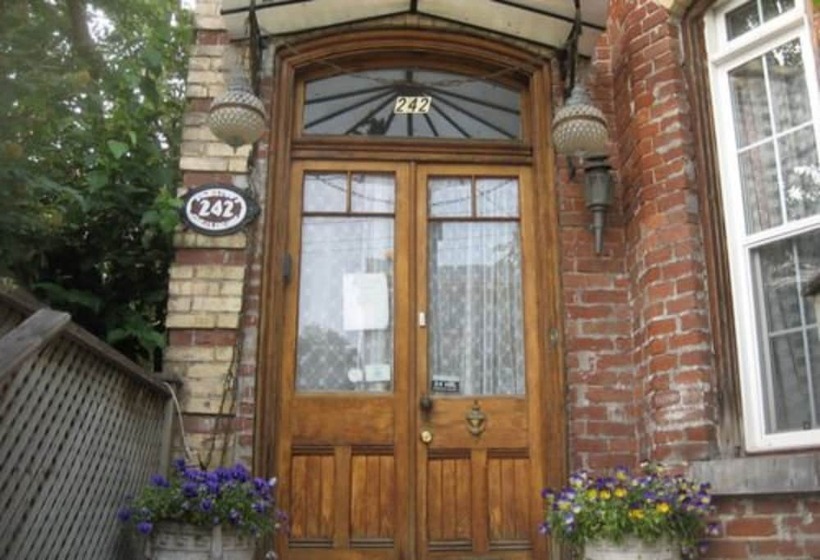 Pimblett S Downtown Toronto B&b