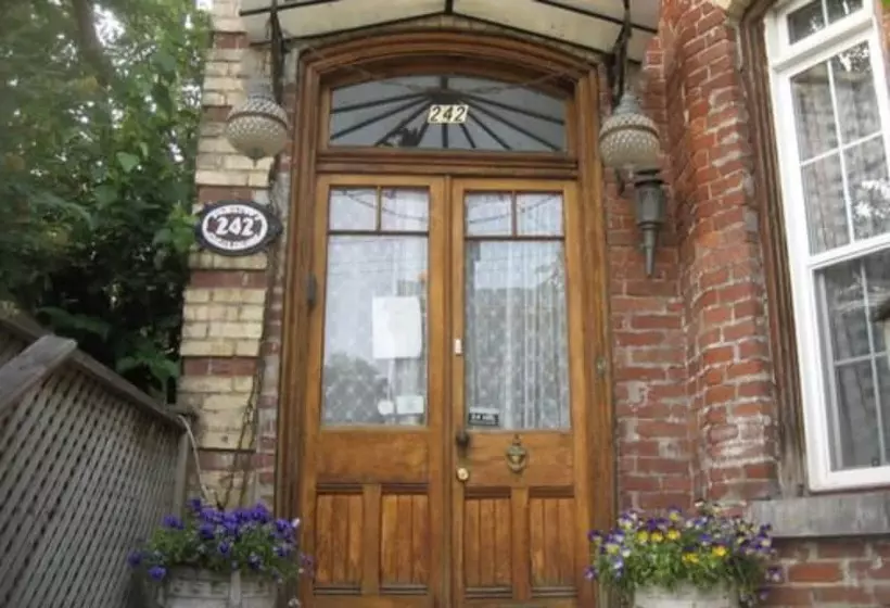 Pimblett S Downtown Toronto B&b
