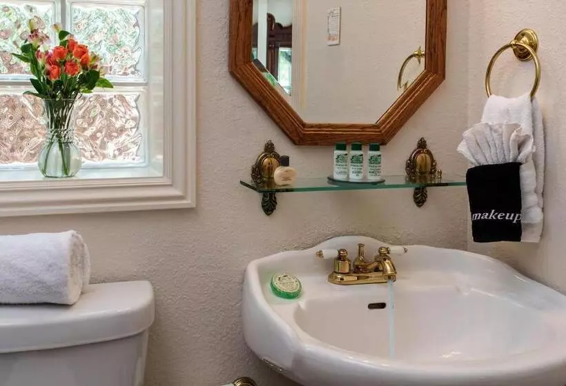 Woodrow House Bed & Breakfast