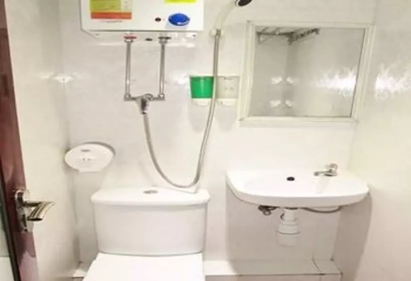 هاستل Relaince International Guest House