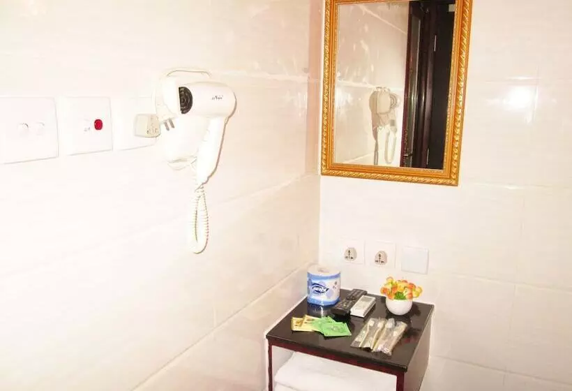 هاستل Relaince International Guest House