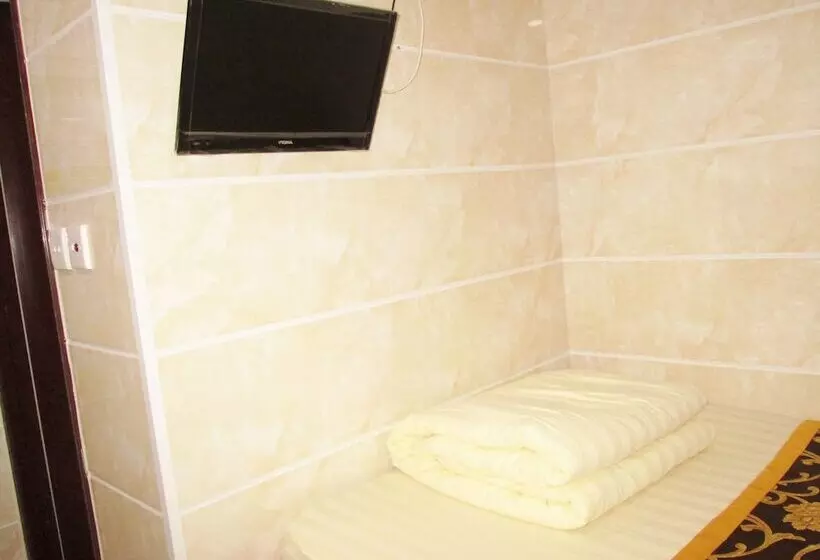 هاستل Relaince International Guest House