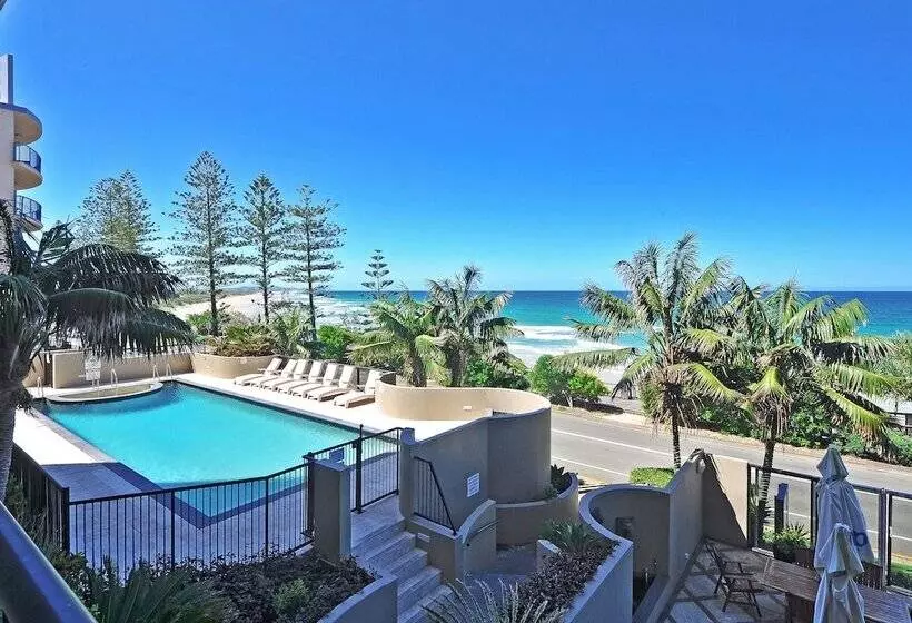 Clubb Coolum Beach Resort