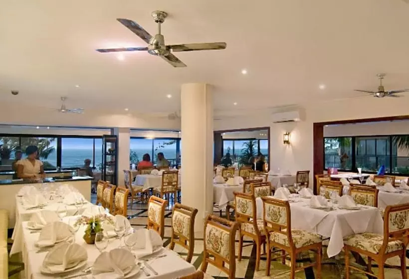 Clubb Coolum Beach Resort