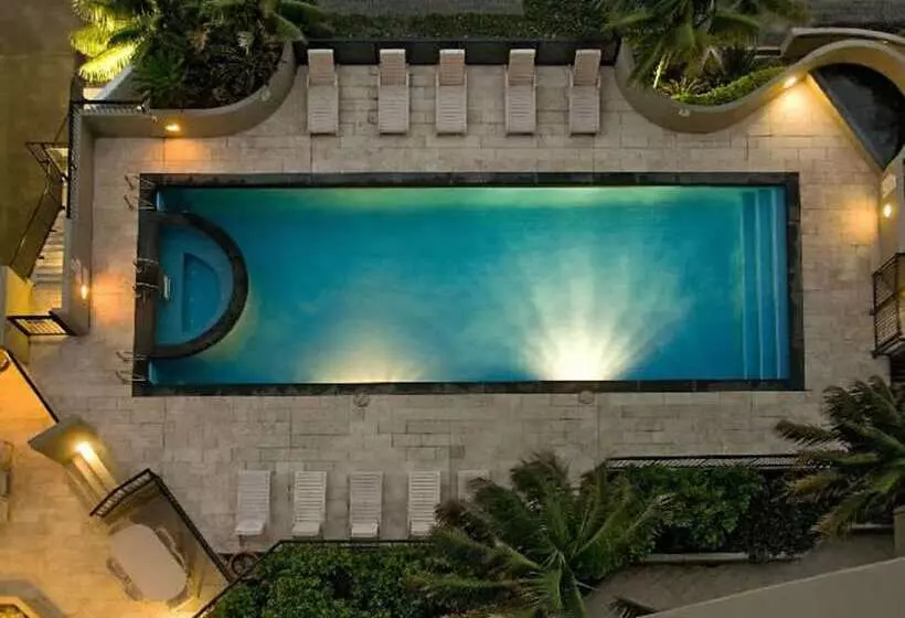 Clubb Coolum Beach Resort