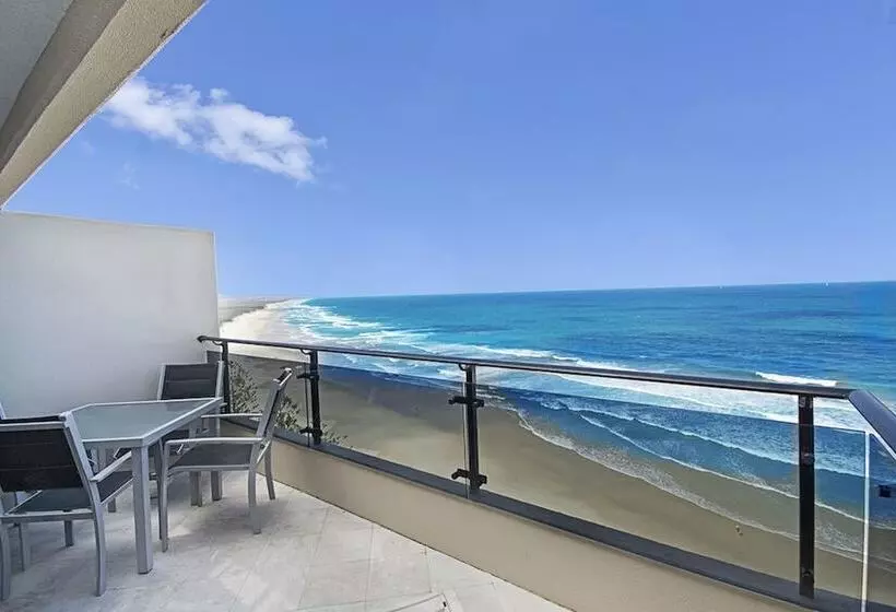 Clubb Coolum Beach Resort