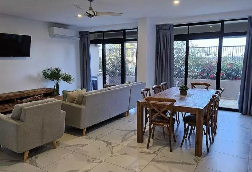 Clubb Coolum Beach Resort