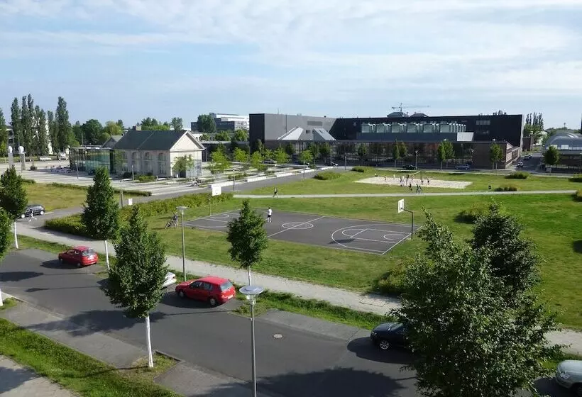 Hotelli Adapt Apartments Berlin  Adlershof