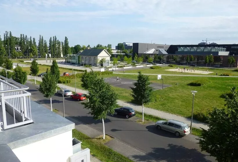 Hotelli Adapt Apartments Berlin  Adlershof