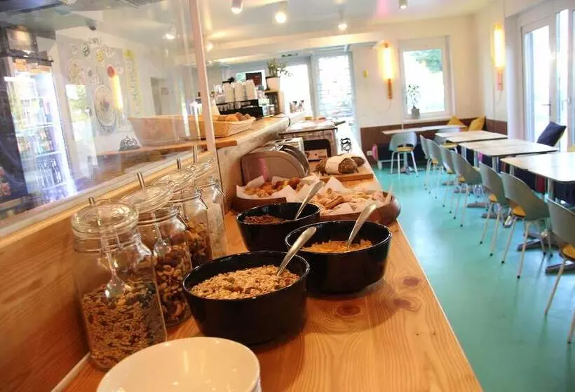 Hotelli Adapt Apartments Berlin  Adlershof