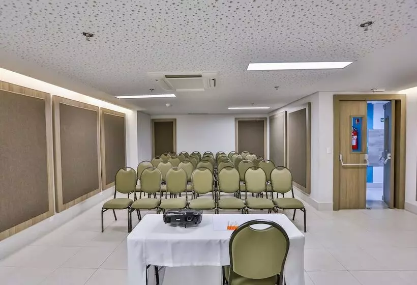 هتل Mega Moda Goiania