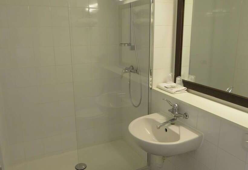 هتل Première Classe Mâcon Sud