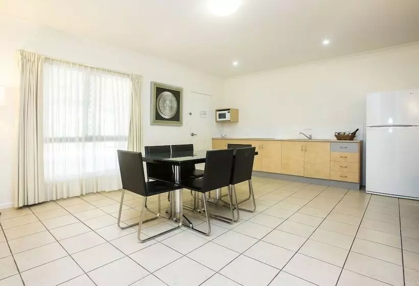 مُتل Coral Cay Resort