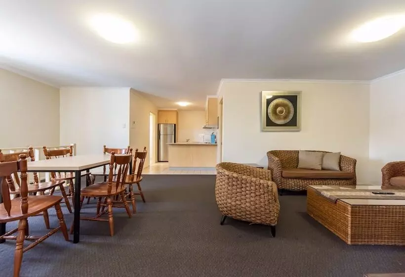 مُتل Coral Cay Resort