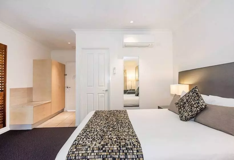 مُتل Coral Cay Resort