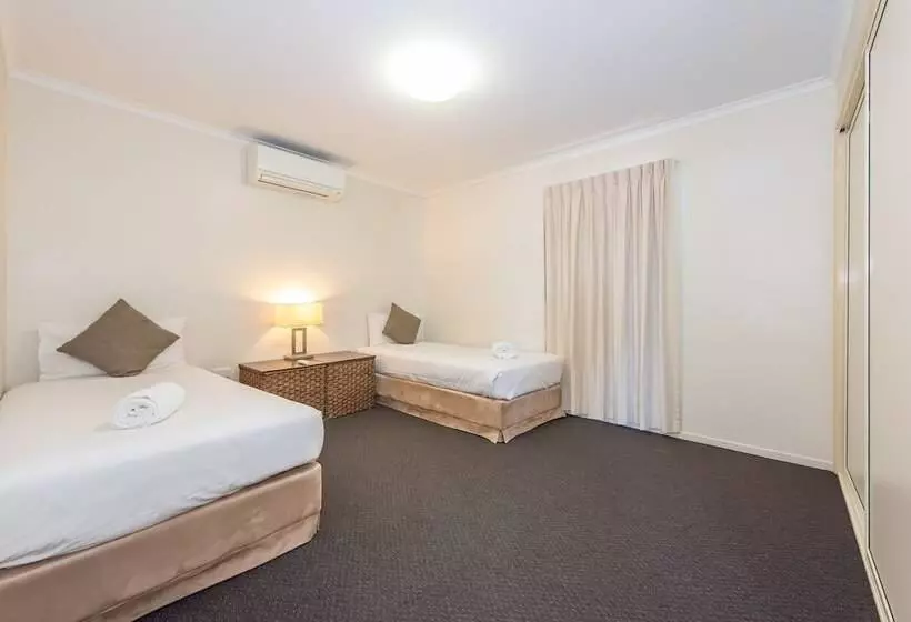 مُتل Coral Cay Resort