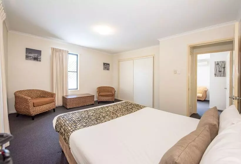 مُتل Coral Cay Resort