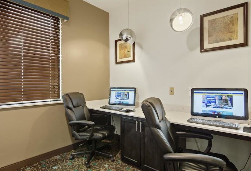 Отель Best Western Lindsay Inn & Suites