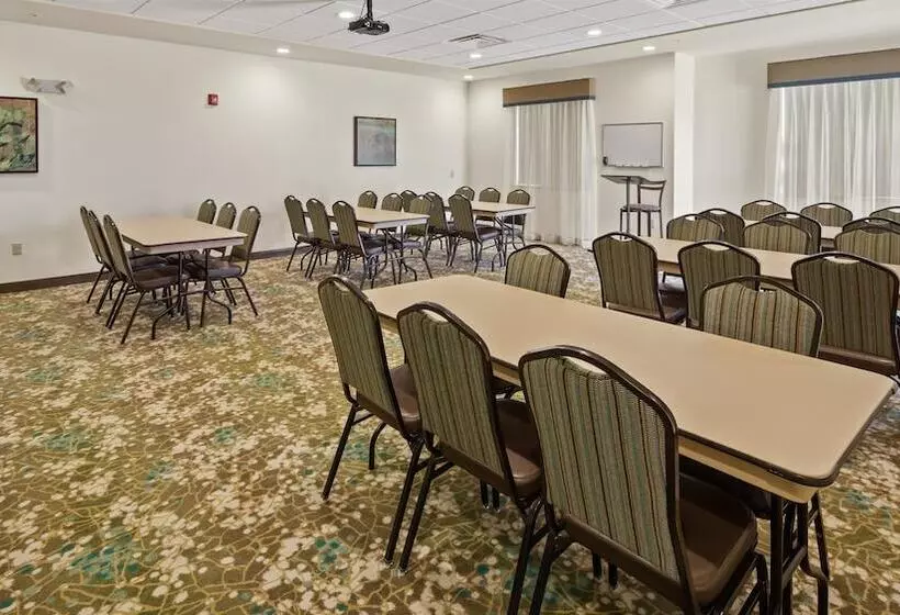 호텔 Best Western Lindsay Inn & Suites