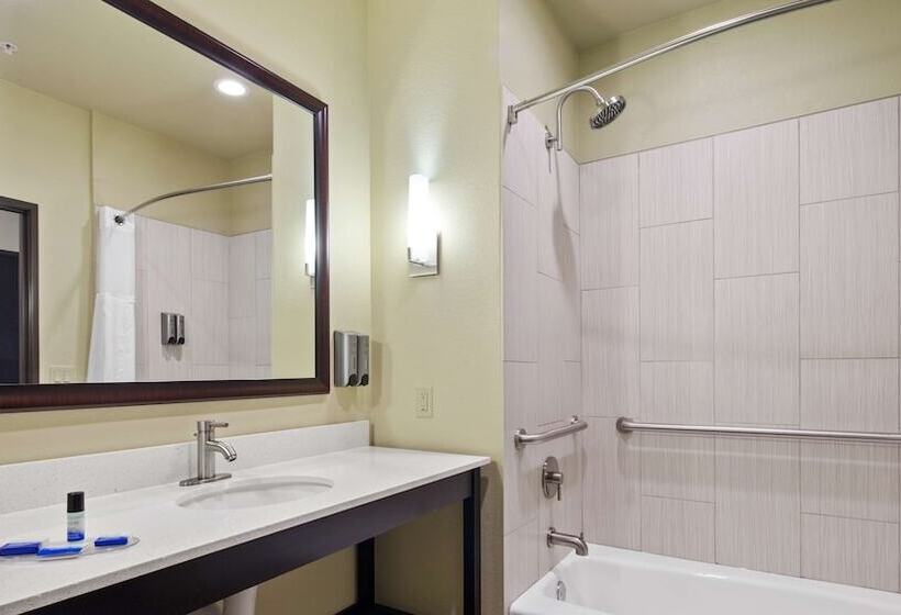 Отель Best Western Lindsay Inn & Suites