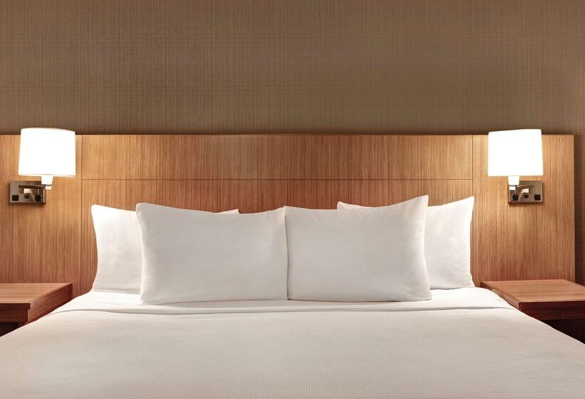 Отель Hyatt Place Bloomington / Normal