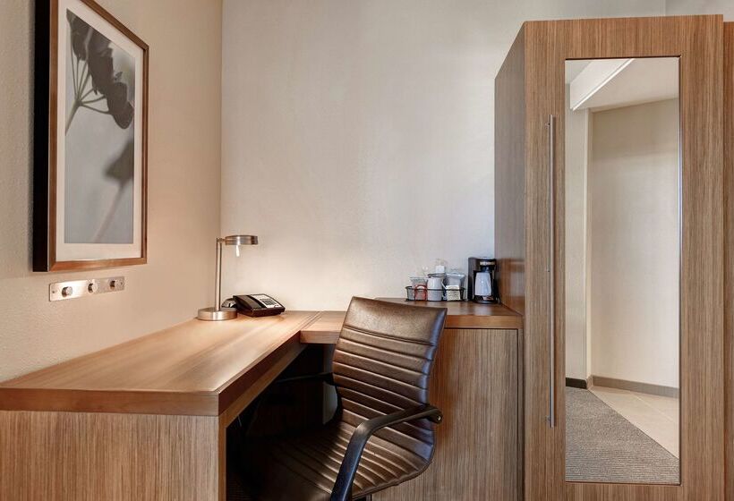 Отель Hyatt Place Bloomington / Normal