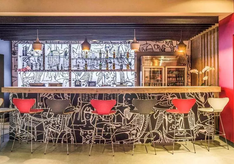 Отель Ibis Porto Alegre Assis Brasil