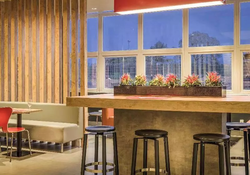 Отель Ibis Porto Alegre Assis Brasil