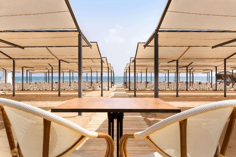 בית מלון כפרי Ramada Resort Side