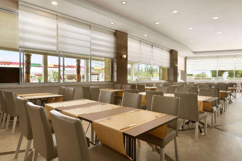 בית מלון כפרי Ramada Resort Side