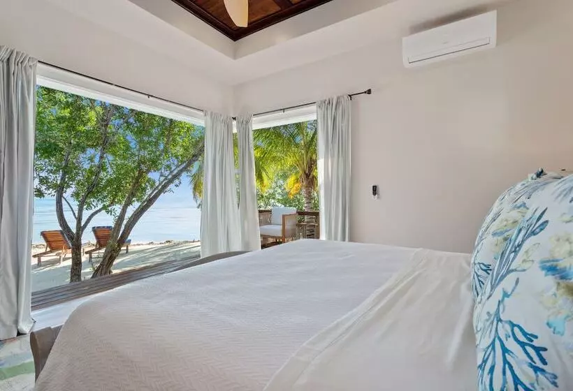 Hotel Ray Caye Private Island Resort