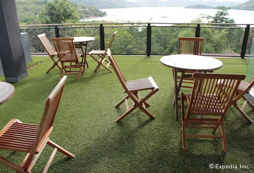 בית מלון כפרי The Funny Lion   Coron