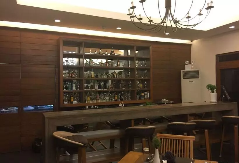 בית מלון כפרי The Funny Lion   Coron