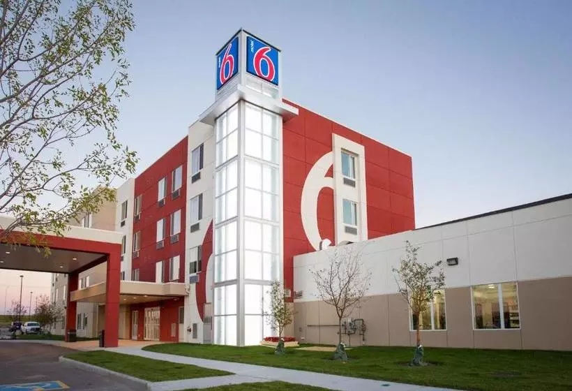 Motel 6 Airdrie