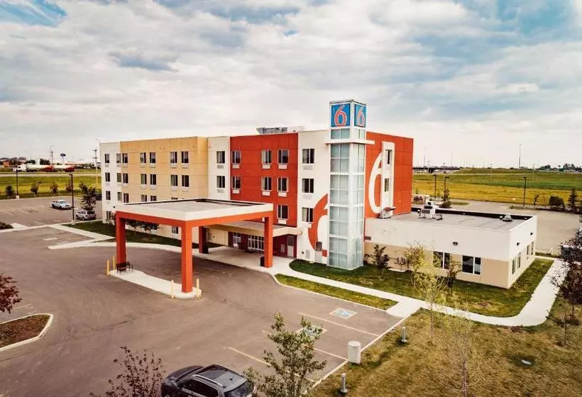 Motel 6 Airdrie