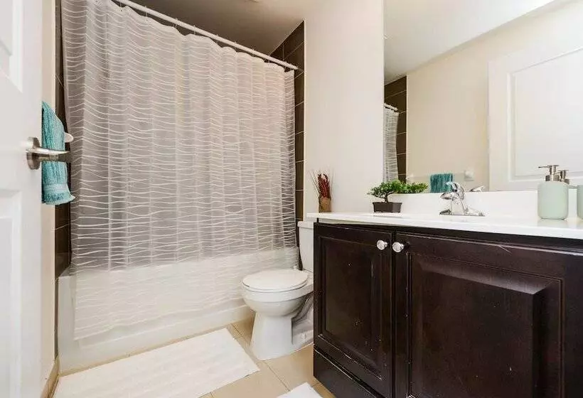 Sarkar Suites 330 Burnhamthorpe Road