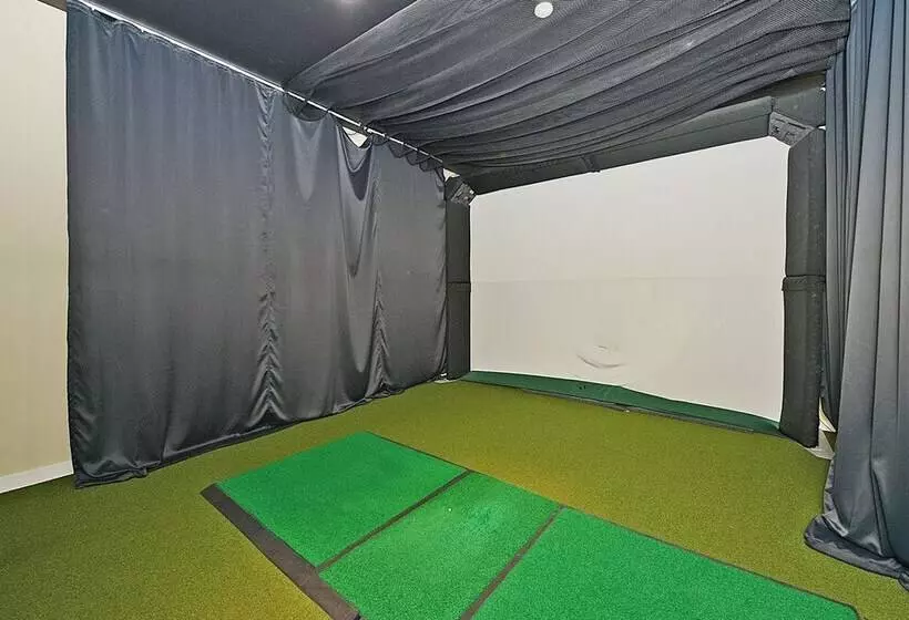 Sarkar Suites 330 Burnhamthorpe Road