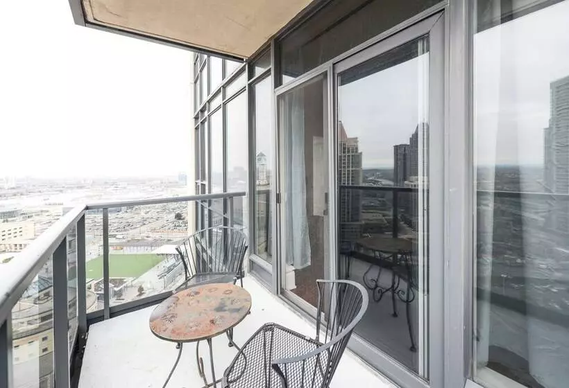 Sarkar Suites 330 Burnhamthorpe Road