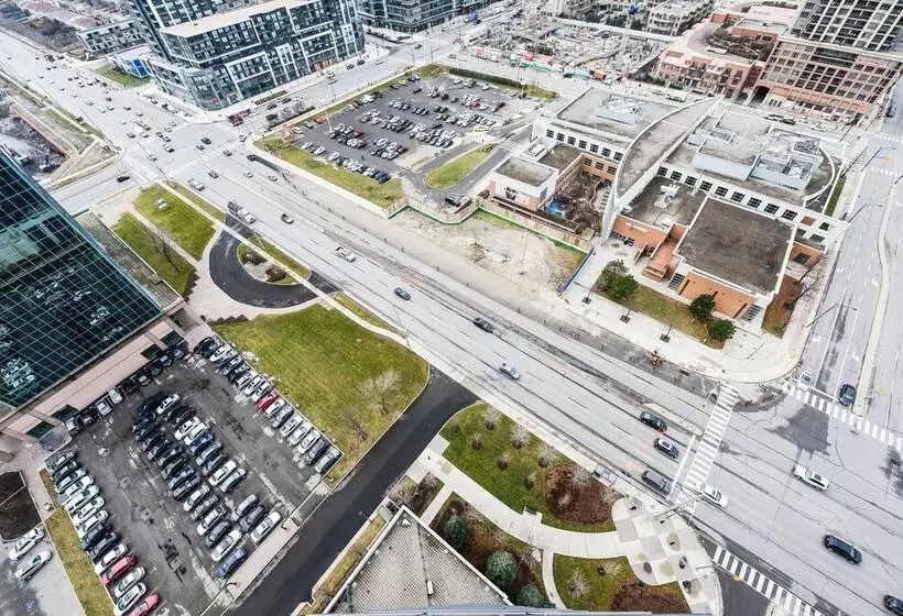 Sarkar Suites 330 Burnhamthorpe Road