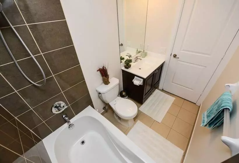 Sarkar Suites 330 Burnhamthorpe Road