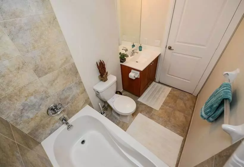 Sarkar Suites 330 Burnhamthorpe Road