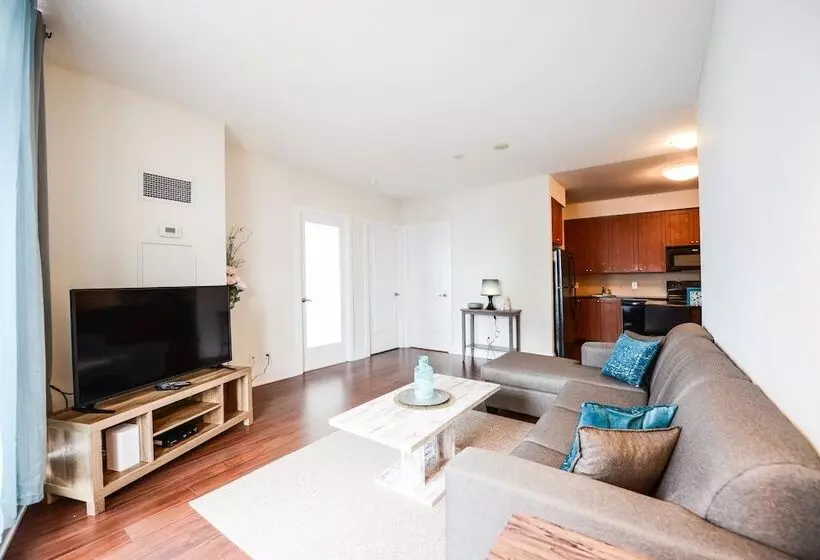 Sarkar Suites 330 Burnhamthorpe Road