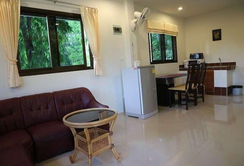 Baan Saen Sook Villas