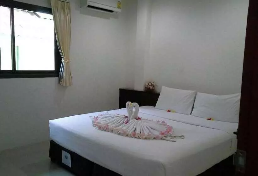 Baan Saen Sook Villas