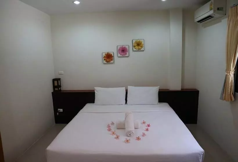 Baan Saen Sook Villas