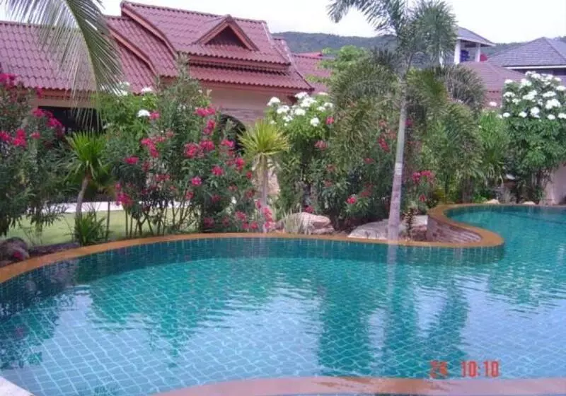 Baan Saen Sook Villas
