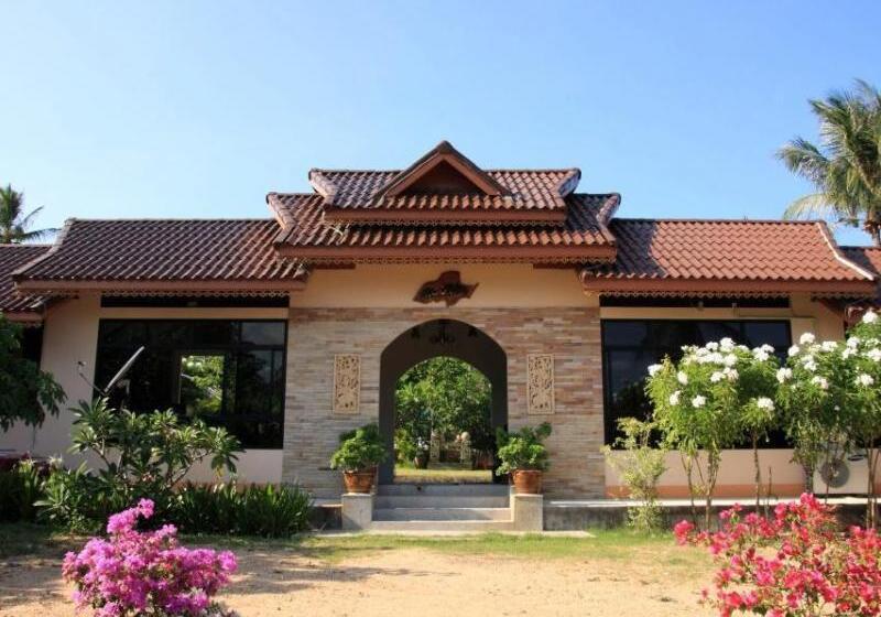 Baan Saen Sook Villas