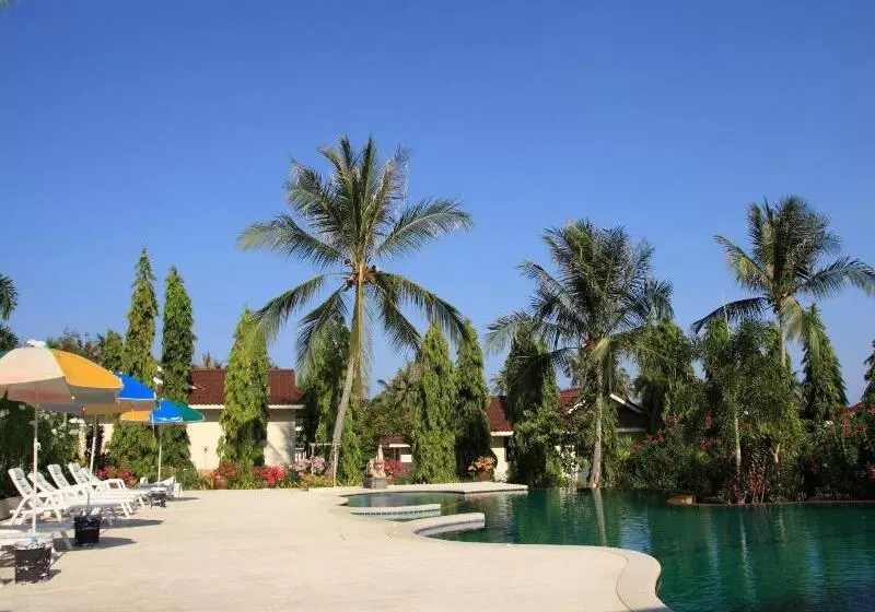 Baan Saen Sook Villas